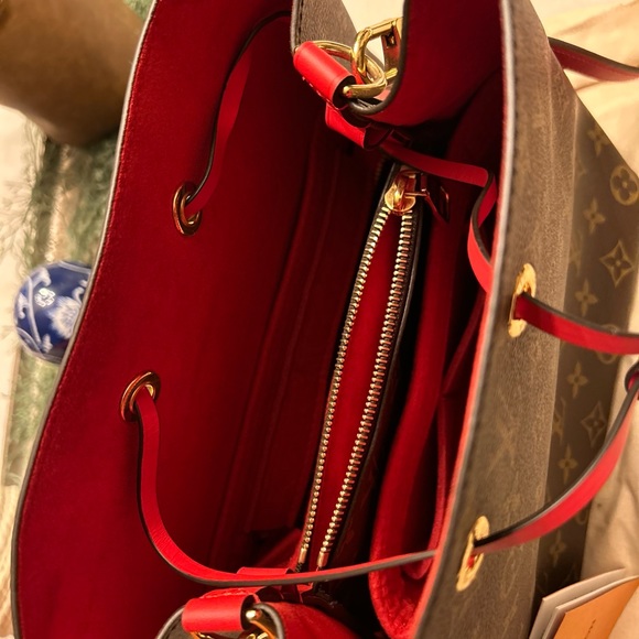 Louis Vuitton NeoNoe Handbag MM Brown Canvas. - Picture 8 of 8